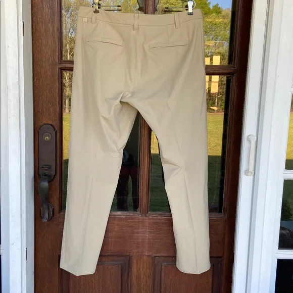 Lululemon Commission Pant. Size 36 - Picture 4 of 6